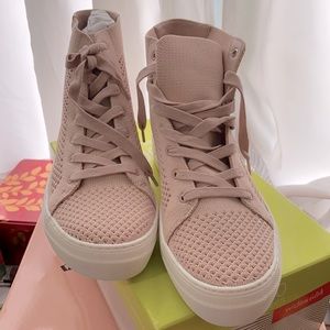 Exclusive  Sneaker by Madden Girl
